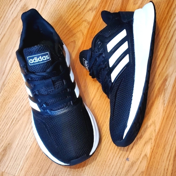 adidas Shoes - ADIDAS LACE-UP RUNNING SNEAKER